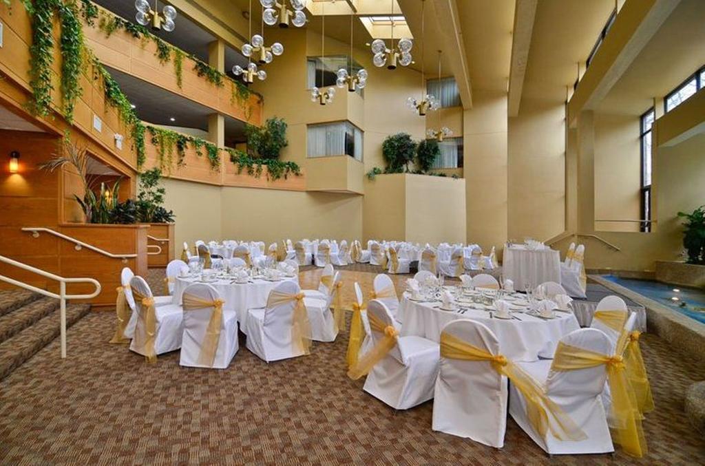 Clock Tower Resort And Conference Center - Rockford Restaurace fotografie